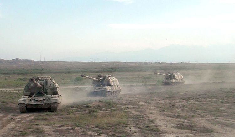 Азербайджанская армия выполнила боевые стрельбы из самоходных гаубиц «Мста-С» - ВИДЕО