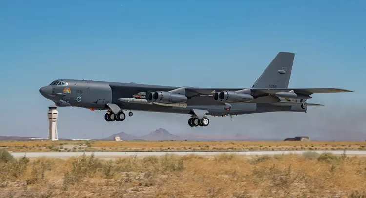 US Air Force B-52 issues "emergency distress signal" over UK