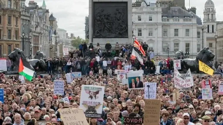Тысячи противников карантина устроили акцию в центре Лондона