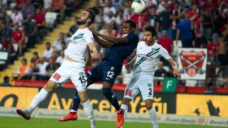 “Antalyaspor” Türkiyə Super Liqasında liderlərə şərik çıxıb
