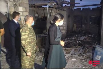 Ombudsman düşmənin ağır artilleriya atəşi nəticəsində dinc sakinlərin həlak olduğu əraziyə baş çəkib - FOTO
