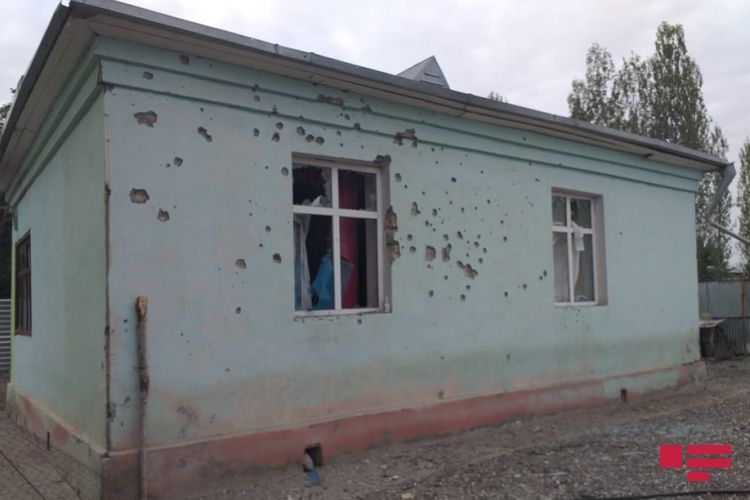 Армяне запустили артиллерийский снаряд в поселок Биринчи Бахарлы Агдамского района, пострадали дома - ФОТО