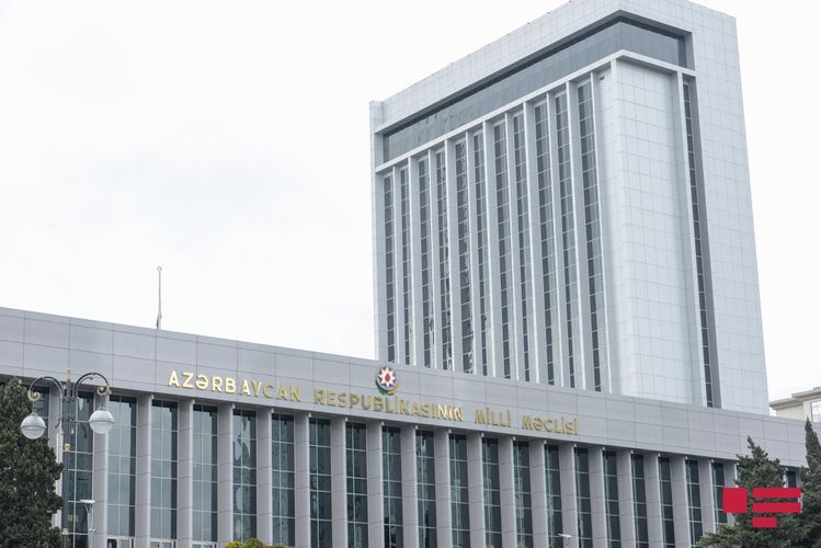 Holding closed meeting of Azerbaijani Parliament in connection with situation in frontline, proposed