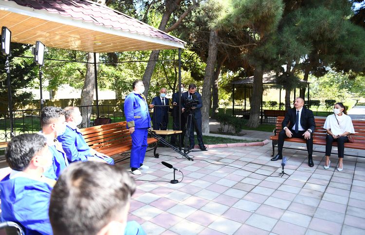 Prezident İlham Əliyev və Mehriban Əliyeva yaralı hərbçilərlə görüşüblər - YENİLƏNİB