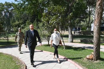 Prezident İlham Əliyev və Mehriban Əliyeva yaralı hərbçilərlə görüşüblər - YENİLƏNİB
