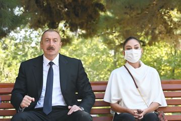 Prezident İlham Əliyev və Mehriban Əliyeva yaralı hərbçilərlə görüşüblər - YENİLƏNİB