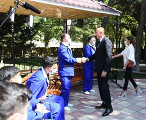 Prezident İlham Əliyev və Mehriban Əliyeva yaralı hərbçilərlə görüşüblər - YENİLƏNİB