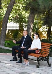 Prezident İlham Əliyev və Mehriban Əliyeva yaralı hərbçilərlə görüşüblər - YENİLƏNİB