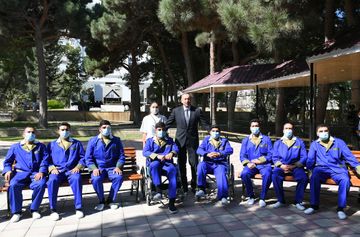 Prezident İlham Əliyev və Mehriban Əliyeva yaralı hərbçilərlə görüşüblər - YENİLƏNİB
