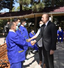 Prezident İlham Əliyev və Mehriban Əliyeva yaralı hərbçilərlə görüşüblər - YENİLƏNİB
