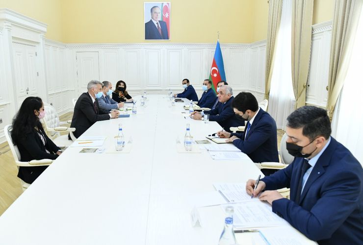 Премьер-министр Али Асадов встретился с региональным директором Всемирного банка