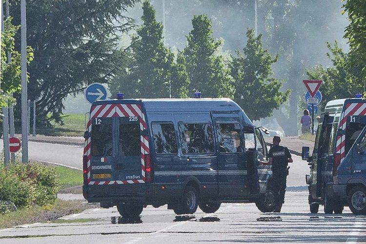 Fransada 8 yaşlı uşaq oynayarkən I Dünya Müharibəsinə aid qumbara tapıb