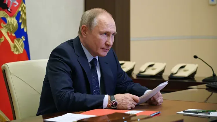 Путин подписал закон о праве претендовать еще на два срока