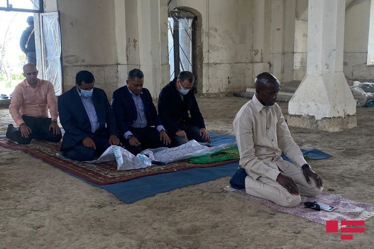 Permanent representatives of the OIC Contact Group countries pray salah  in Aghdam Juma Mosque