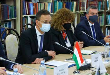 Macarıstan və Qazaxıstan xarici işlər nazirləri Türk Akademiyasını ziyarət ediblər