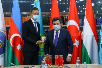 Macarıstan və Qazaxıstan xarici işlər nazirləri Türk Akademiyasını ziyarət ediblər