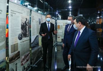 Macarıstan və Qazaxıstan xarici işlər nazirləri Türk Akademiyasını ziyarət ediblər