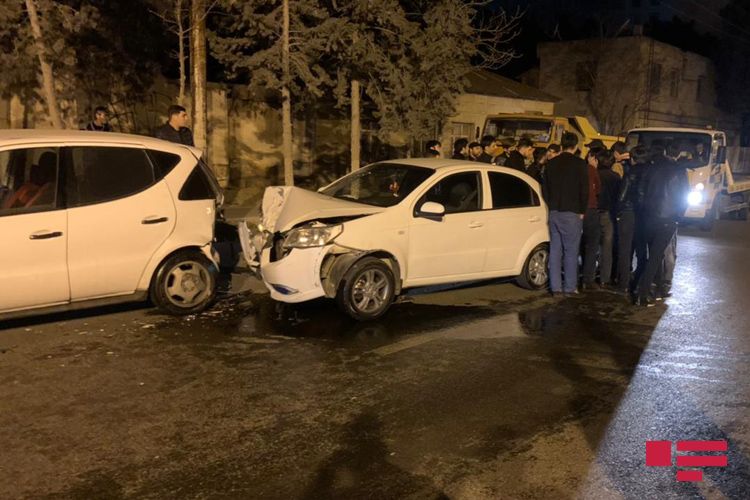 Abşeron rayonunda iki avtomobil toqquşub, xəsarət alan var - FOTO - VİDEO