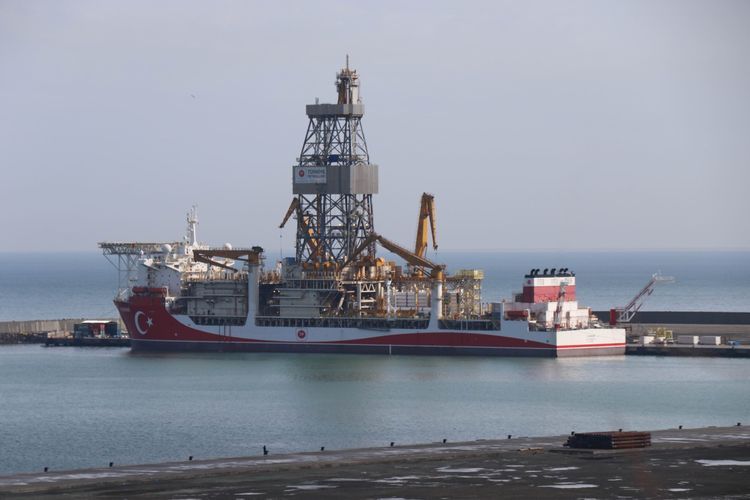 Turkish drillship Fatih embarks for new spot in Black Sea