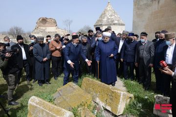 Allahşükür Paşazadə və dini konfessiya rəhbərləri Ağdamda İmarət qəbiristanlığını ziyarət ediblər