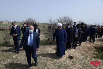 Allahşükür Paşazadə və dini konfessiyaların rəhbərləri Ağdamda Şəhidlər Xiyabanını ziyarət ediblər