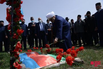 Allahşükür Paşazadə və dini konfessiyaların rəhbərləri Ağdamda Şəhidlər Xiyabanını ziyarət ediblər