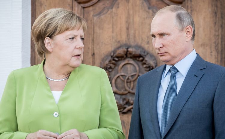 Путин и Меркель обеспокоены эскалацией ситуации в Донбассе