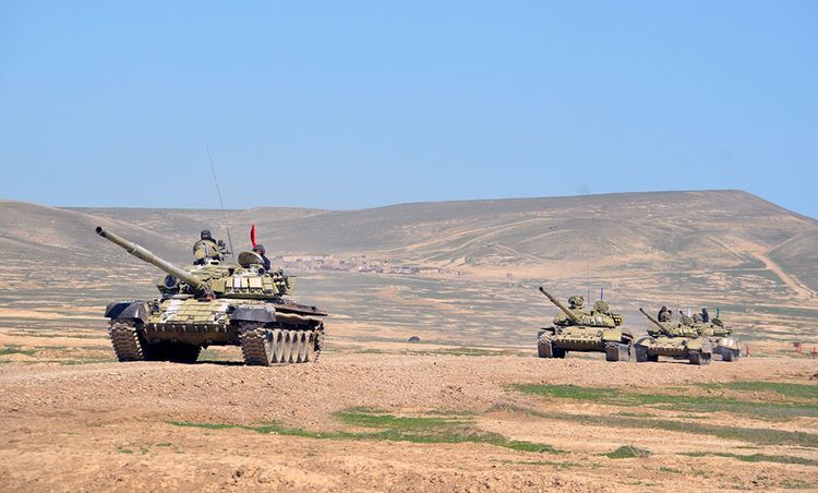 Проводятся интенсивные занятия по боевой подготовке танковых подразделений - ВИДЕО