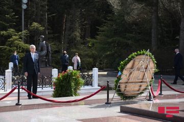 Volkan Bozkır Fəxri xiyabanı, Şəhidlər xiyabanını və “Türk şəhidliyi”ni ziyarət edib - FOTO - YENİLƏNİB
