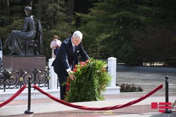 Volkan Bozkır Fəxri xiyabanı, Şəhidlər xiyabanını və “Türk şəhidliyi”ni ziyarət edib - FOTO - YENİLƏNİB