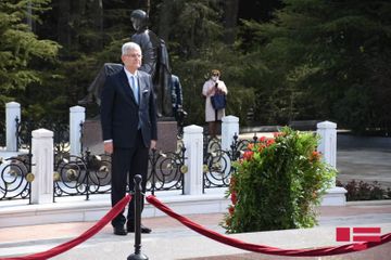 Volkan Bozkır Fəxri xiyabanı, Şəhidlər xiyabanını və “Türk şəhidliyi”ni ziyarət edib - FOTO - YENİLƏNİB