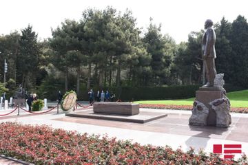 Volkan Bozkır Fəxri xiyabanı, Şəhidlər xiyabanını və “Türk şəhidliyi”ni ziyarət edib - FOTO - YENİLƏNİB