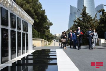 Volkan Bozkır Fəxri xiyabanı, Şəhidlər xiyabanını və “Türk şəhidliyi”ni ziyarət edib - FOTO - YENİLƏNİB