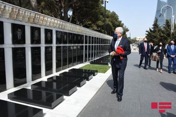 Volkan Bozkır Fəxri xiyabanı, Şəhidlər xiyabanını və “Türk şəhidliyi”ni ziyarət edib - FOTO - YENİLƏNİB