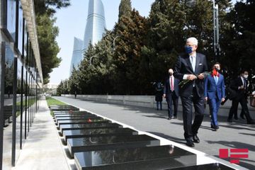 Volkan Bozkır Fəxri xiyabanı, Şəhidlər xiyabanını və “Türk şəhidliyi”ni ziyarət edib - FOTO - YENİLƏNİB