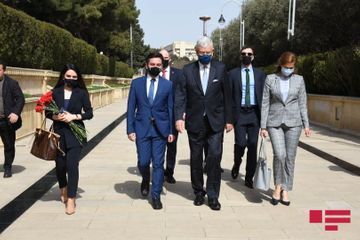 Volkan Bozkır Fəxri xiyabanı, Şəhidlər xiyabanını və “Türk şəhidliyi”ni ziyarət edib - FOTO - YENİLƏNİB