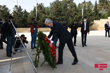 Volkan Bozkır Fəxri xiyabanı, Şəhidlər xiyabanını və “Türk şəhidliyi”ni ziyarət edib - FOTO - YENİLƏNİB