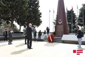 Volkan Bozkır Fəxri xiyabanı, Şəhidlər xiyabanını və “Türk şəhidliyi”ni ziyarət edib - FOTO - YENİLƏNİB