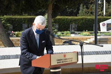 Volkan Bozkır Fəxri xiyabanı, Şəhidlər xiyabanını və “Türk şəhidliyi”ni ziyarət edib - FOTO - YENİLƏNİB