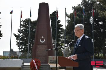 Volkan Bozkır Fəxri xiyabanı, Şəhidlər xiyabanını və “Türk şəhidliyi”ni ziyarət edib - FOTO - YENİLƏNİB