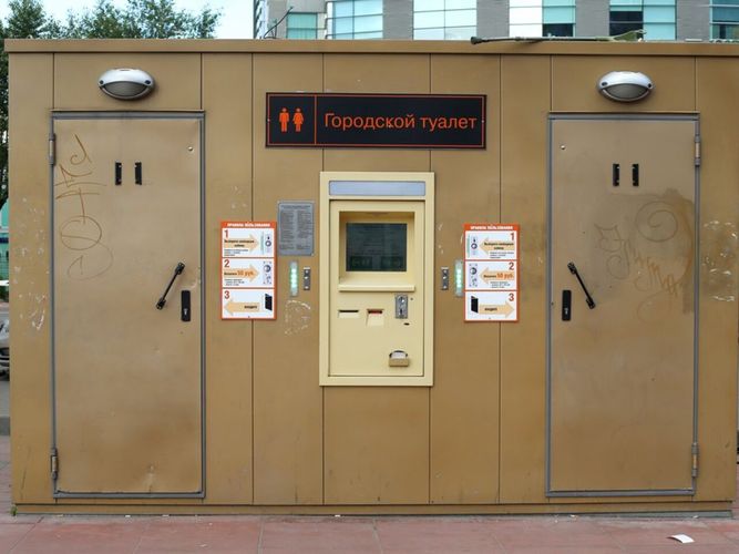 В общественном туалете в центре Москвы обнаружили два трупа 