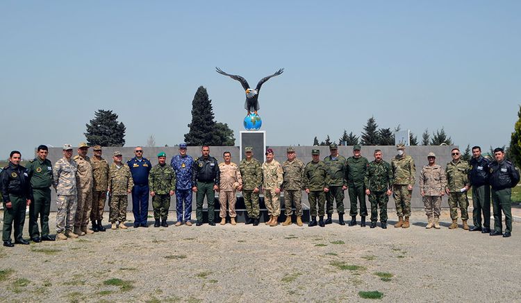 Xarici ölkələrin Azərbaycandakı hərbi attaşeləri HHQ-nin hərbi hissəsini ziyarət edib