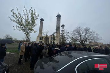 Türk Şurasına üzv dövlətlərin nümayəndə heyətləri  Ağdam şəhər Cümə məscidini ziyarət ediblər - YENİLƏNİB-1