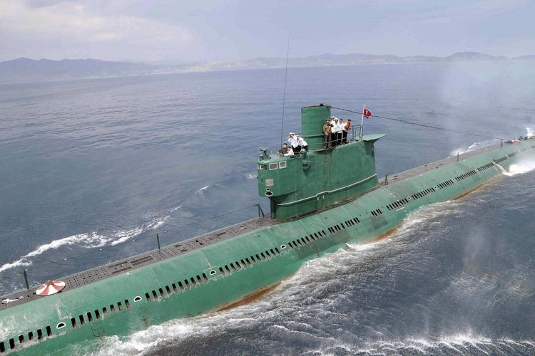 Şimali Koreya 3000 tonluq sualtı gəmi hazırlayıb
