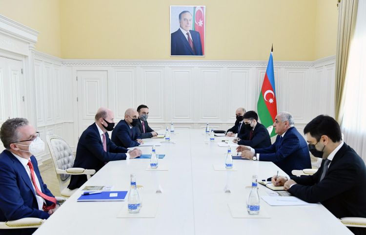 Əli Əsədov BP-nin regional prezidenti ilə görüşüb