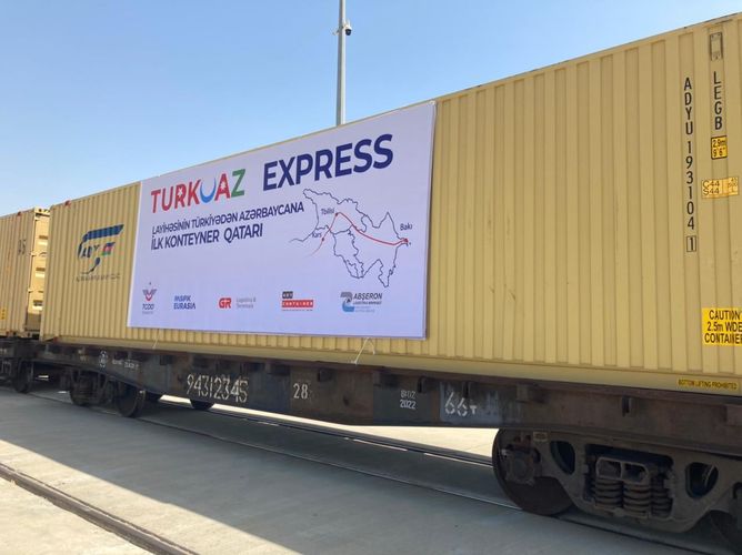 "TURKUAZ" layihəsi çərçivəsində ilk konteyner qatarı Bakıya çatıb