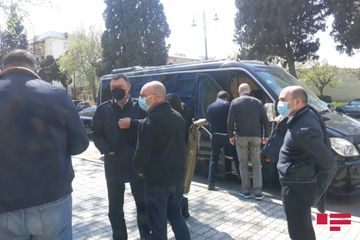 İtaliya Senatının üzvləri Gəncədə Ermənistanın atəşə tutduğu ərazidə olub - FOTO
