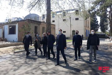 İtaliya Senatının üzvləri Gəncədə Ermənistanın atəşə tutduğu ərazidə olub - FOTO