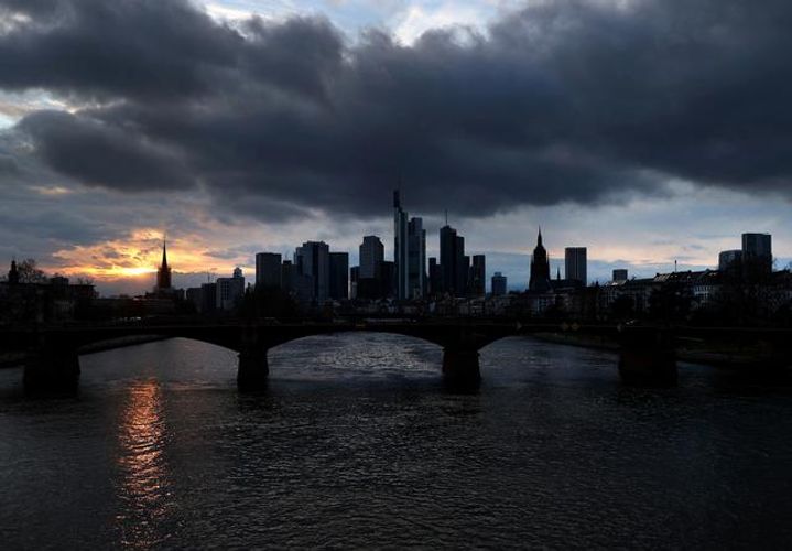 German economy probably shrank 1.8% in first quarter due to lockdown, institutes say