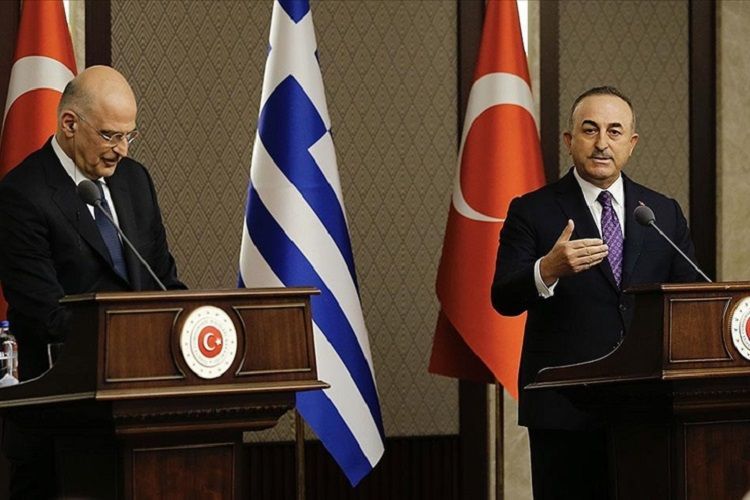 Глава МИД Греции устроил перепалку на пресс-конференции в Анкаре
